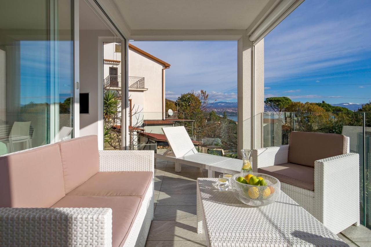 Apartment Mara Opatija With Rooftop Swimming Pool Ičići Exterior foto